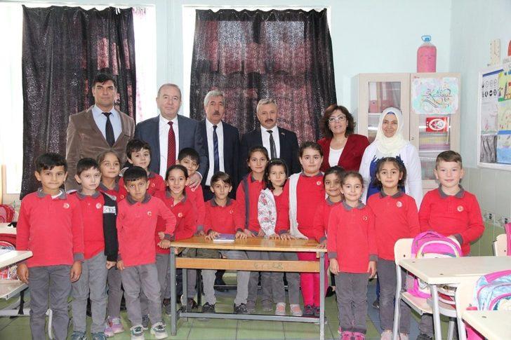 Başkan Şahiner’den miniklere bayraklı rozet G3