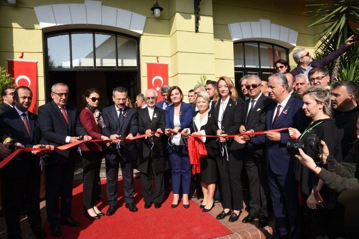 Dünyanın en büyük Atatürk sergisi İzmit’te açıldı G1
