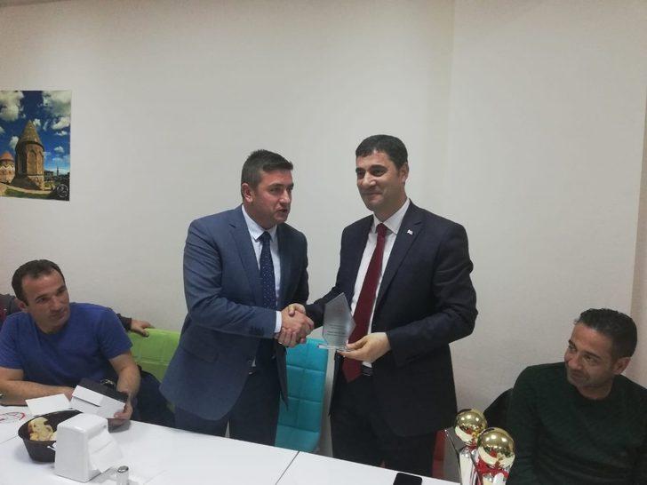 İlçe Milli Eğitim Müdürü Kıvanç, Öğretmenler Kupasına katılan öğretmenlerle bir araya geldi G1