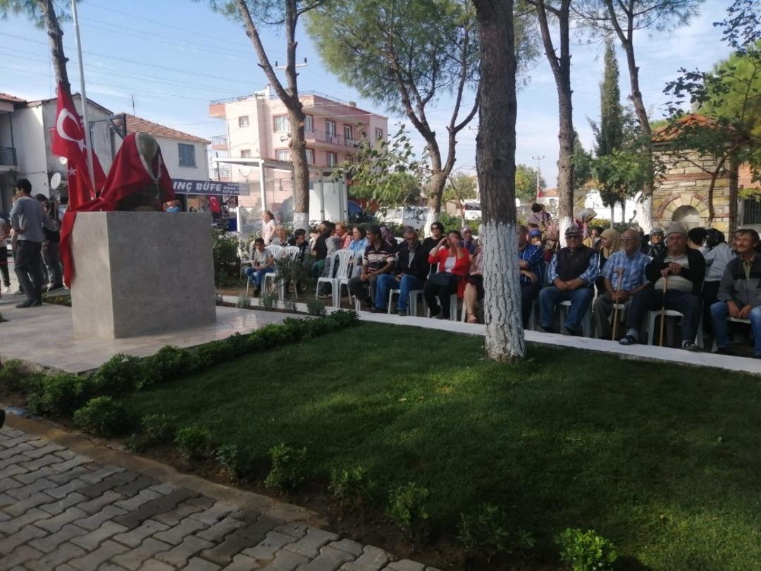 Fo&ccedil;a Yeni Bağarası&rsquo;nda Atat&uuml;rk b&uuml;st&uuml; a&ccedil;ıldı