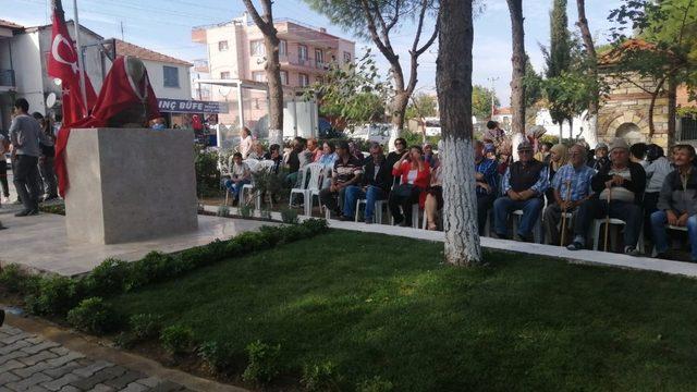 Foça Yeni Bağarası’nda Atatürk büstü açıldı