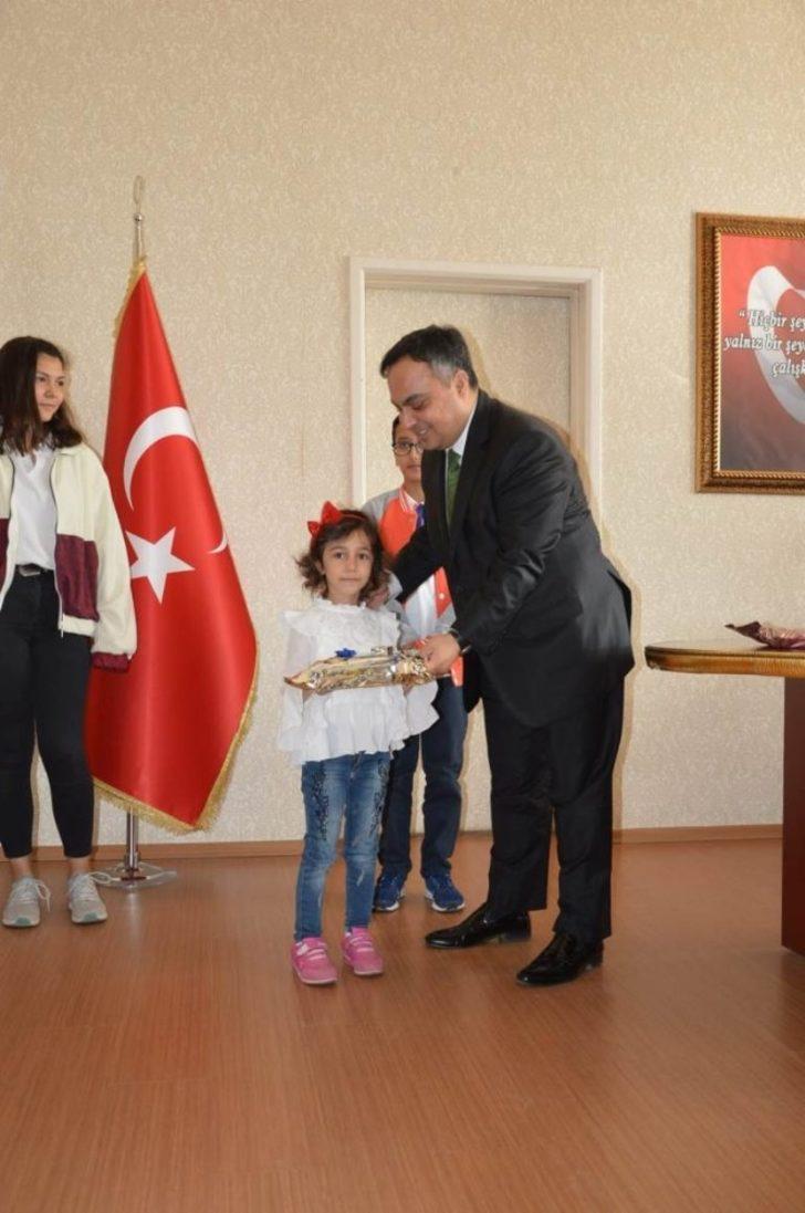 Öğrencilere Cumhuriyet altını ödülü G4