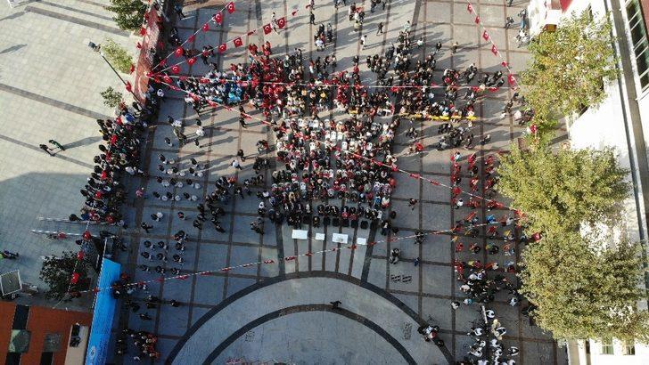 Cam mozaiğinden yapılan dev Türk Bayrağı havadan görüntülendi G2
