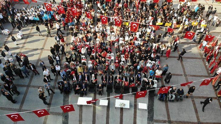 Cam mozaiğinden yapılan dev Türk Bayrağı havadan görüntülendi G3