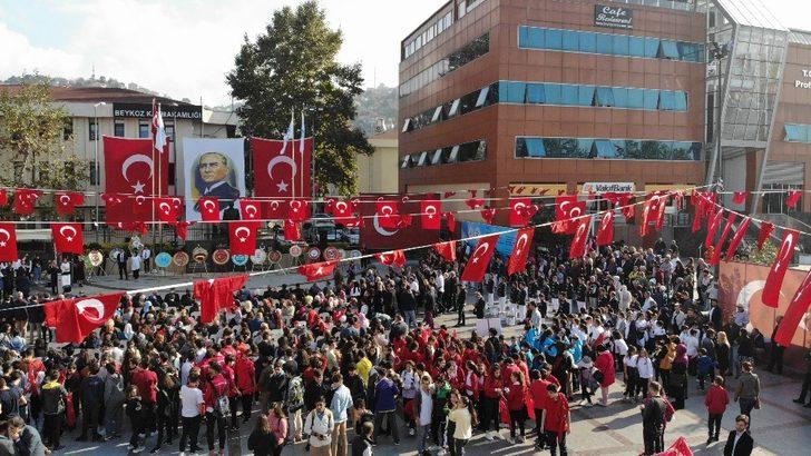 Cam mozaiğinden yapılan dev Türk Bayrağı havadan görüntülendi G5