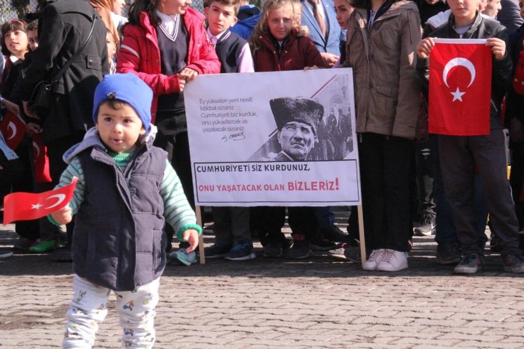 &Ccedil;ıldır&rsquo;da Cumhuriyet coşkusu