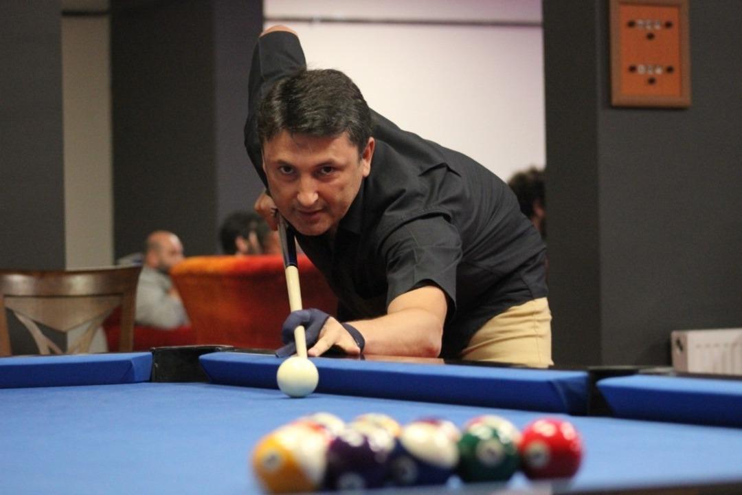 Bilardo şampiyonu vali yardımcısı Cemal Demiry&uuml;rek oldu