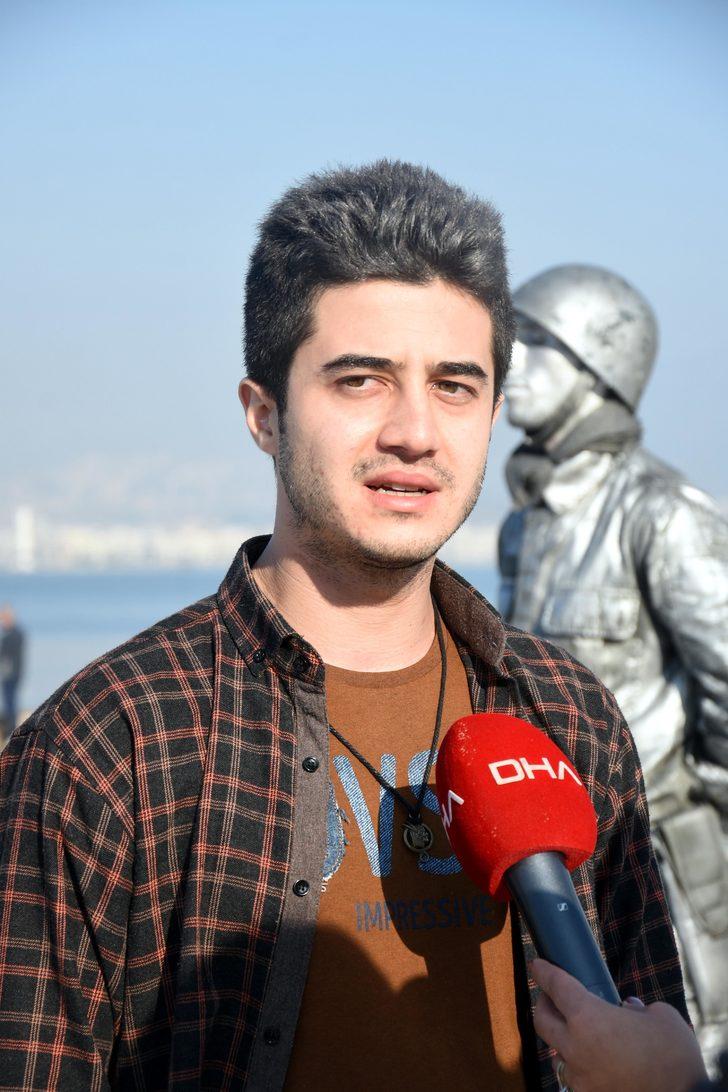 Asker selamı veren canlı heykelin rekor denemesi sürüyor G2