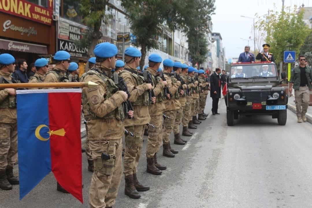 Van&rsquo;da Cumhuriyet Bayramı coşkusu