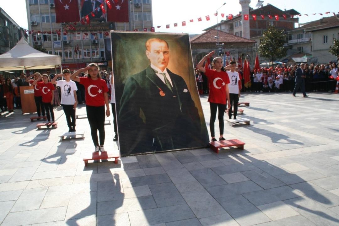 Devrek&rsquo;te Cumhuriyet Bayramı coşku i&ccedil;inde kutlandı