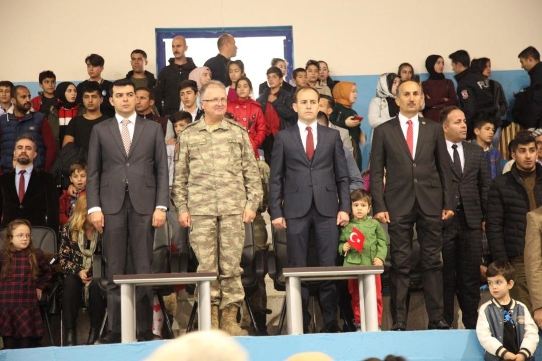 Şemdinli&rsquo;de Cumhuriyet Bayramı coşkusu