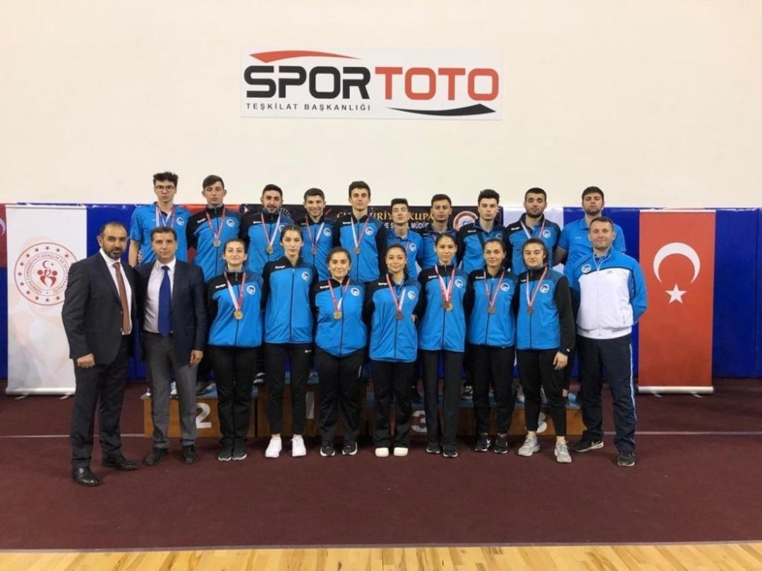 Sakarya B&uuml;y&uuml;kşehirli karatecilerden 14 madalya