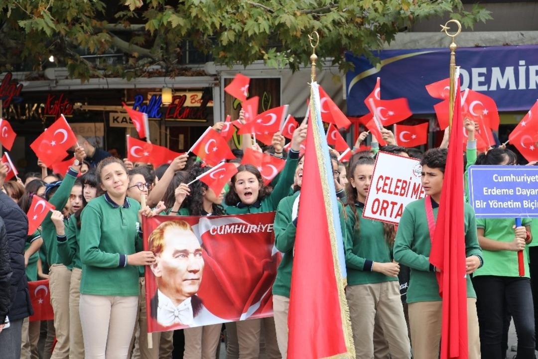 Cumhuriyet Bayramı coşku i&ccedil;inde kutlandı