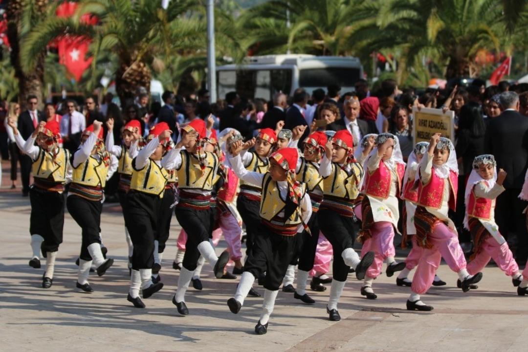 Antalya&rsquo;nın il&ccedil;elerinde Cumhuriyet coşkusu