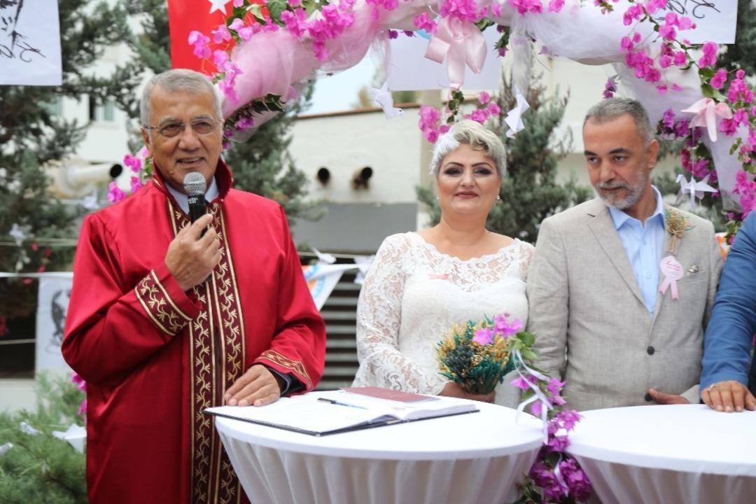 Kanseri yendi, nikah masasına oturdu