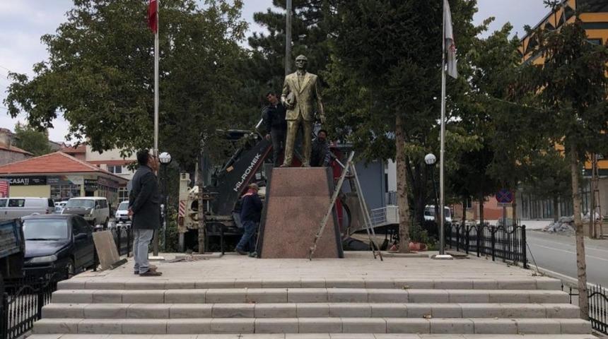 Hüyük’te Atatürk Anıtı ve kaidesi yenilendi