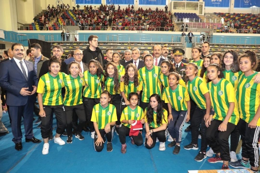 Beyazg&uuml;l 29 ekim kutlamalarına katıldı