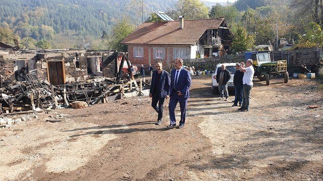 Başkan Şahin, evi yanan aileyi ziyaret etti