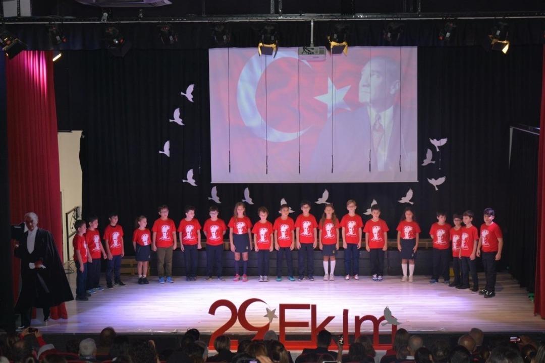 Başak Koleji, Cumhuriyet Bayramı&rsquo;nı coşkuyla kutladı