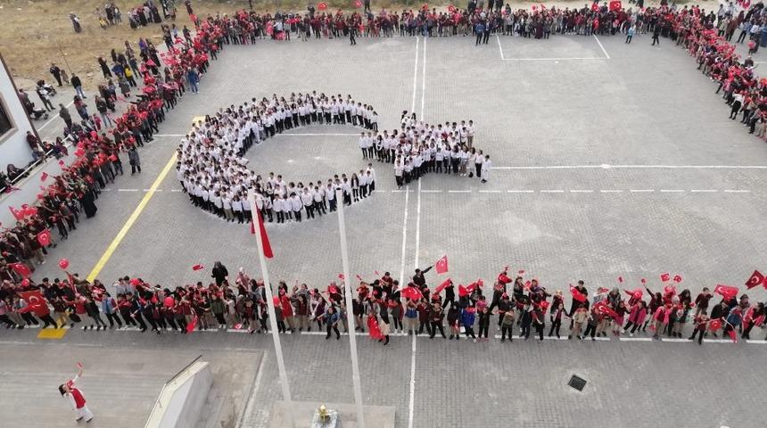 Ortaokulu &ouml;ğrencilerinden muhteşem koreografiler