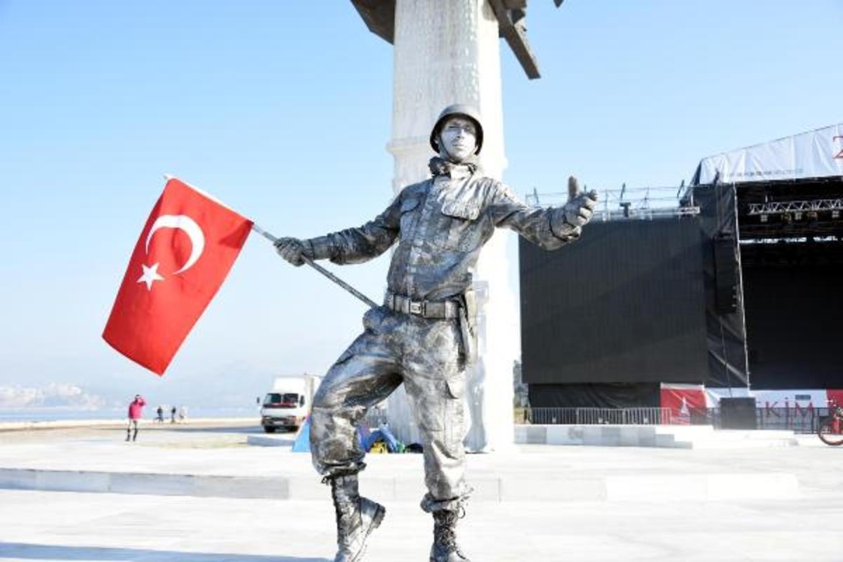 Yer: İzmir! 29 Ekim ve şehitler i&ccedil;in rekor denemesi