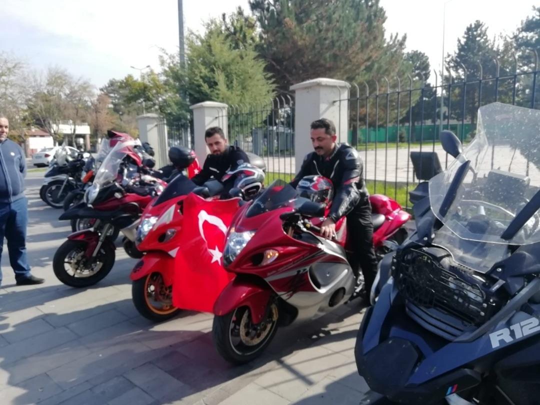 Motorculardan &rsquo;29 Ekim&rsquo; korteji