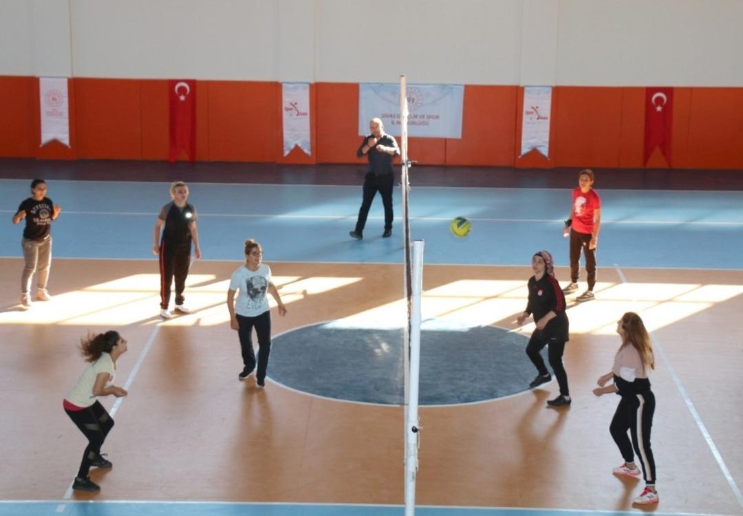 Evimin Sultanları Voleybol Turnuvası Sivas&rsquo;ta yapıldı