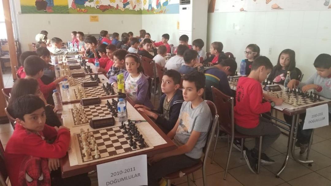 Cumhuriyet satran&ccedil; turnuvası d&uuml;zenlendi