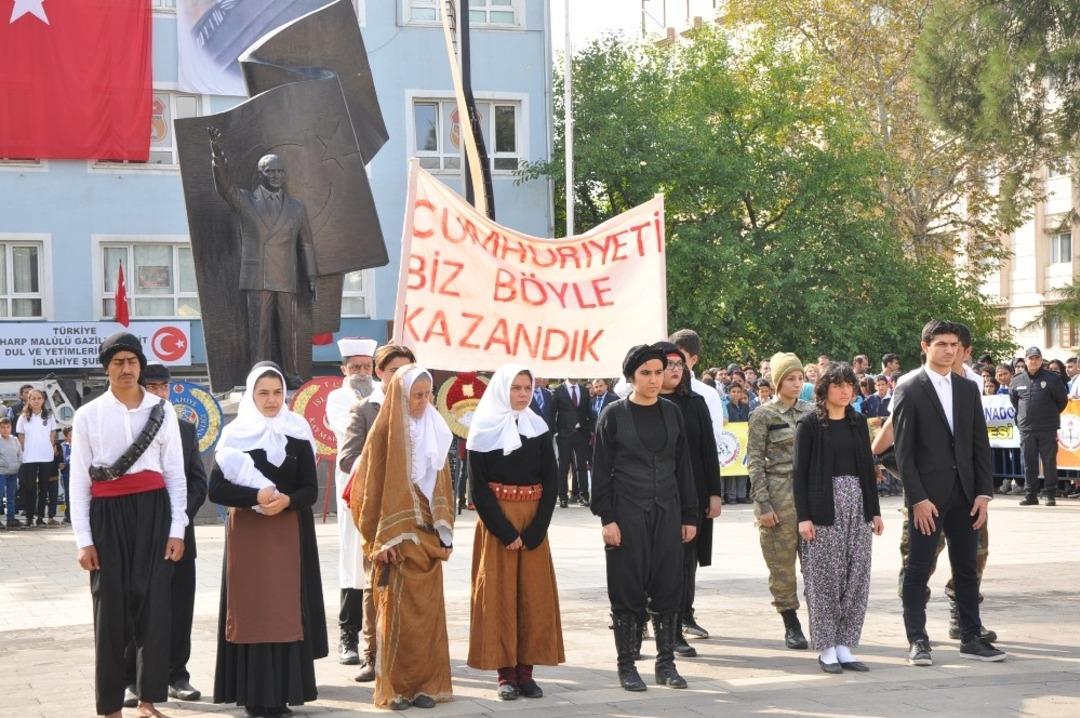 Gaziantep&rsquo;in il&ccedil;elerinde Cumhuriyet coşkusu