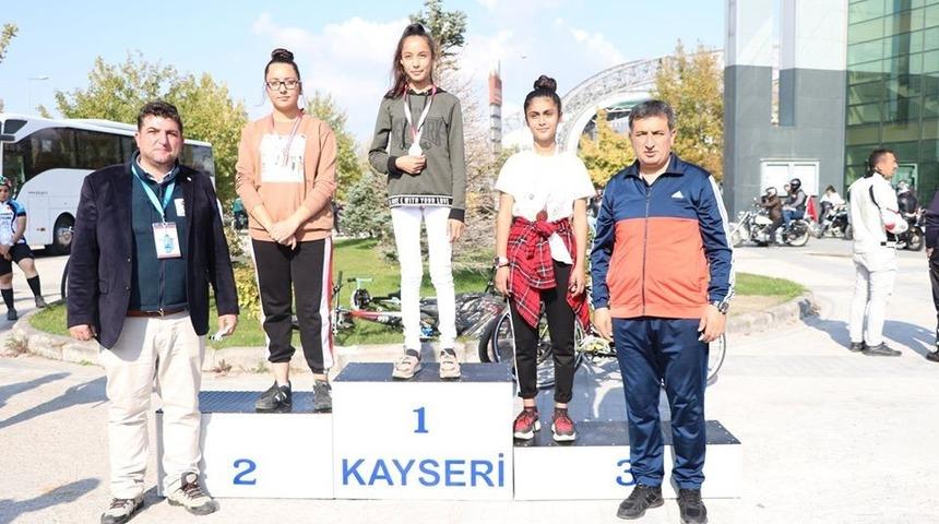 29 Ekim Cumhuriyet Kupası Bisiklet Turnuvası nefes kesti