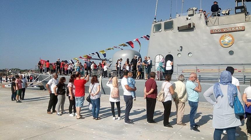 Didimlilerden savaş gemisi &ldquo;Volkan&rdquo;a ziyaret&ccedil;i akını