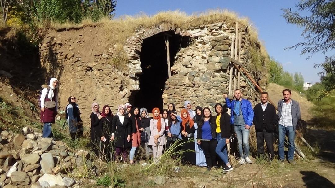 &Uuml;niversite &ouml;ğrenciler tarihi ve k&uuml;lt&uuml;rel mekanları gezdi