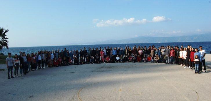 Gençler iyilik hareketine güç vermek için toplandı G1