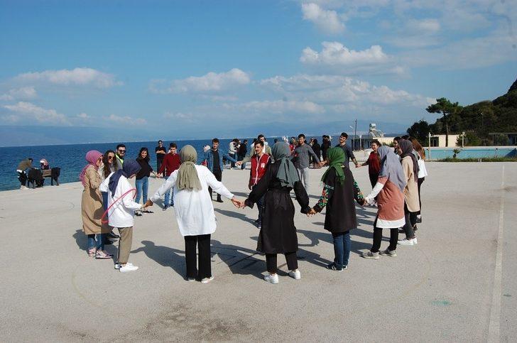 Gençler iyilik hareketine güç vermek için toplandı G2