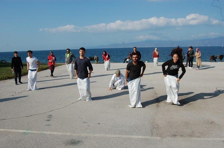 Gençler iyilik hareketine güç vermek için toplandı G4