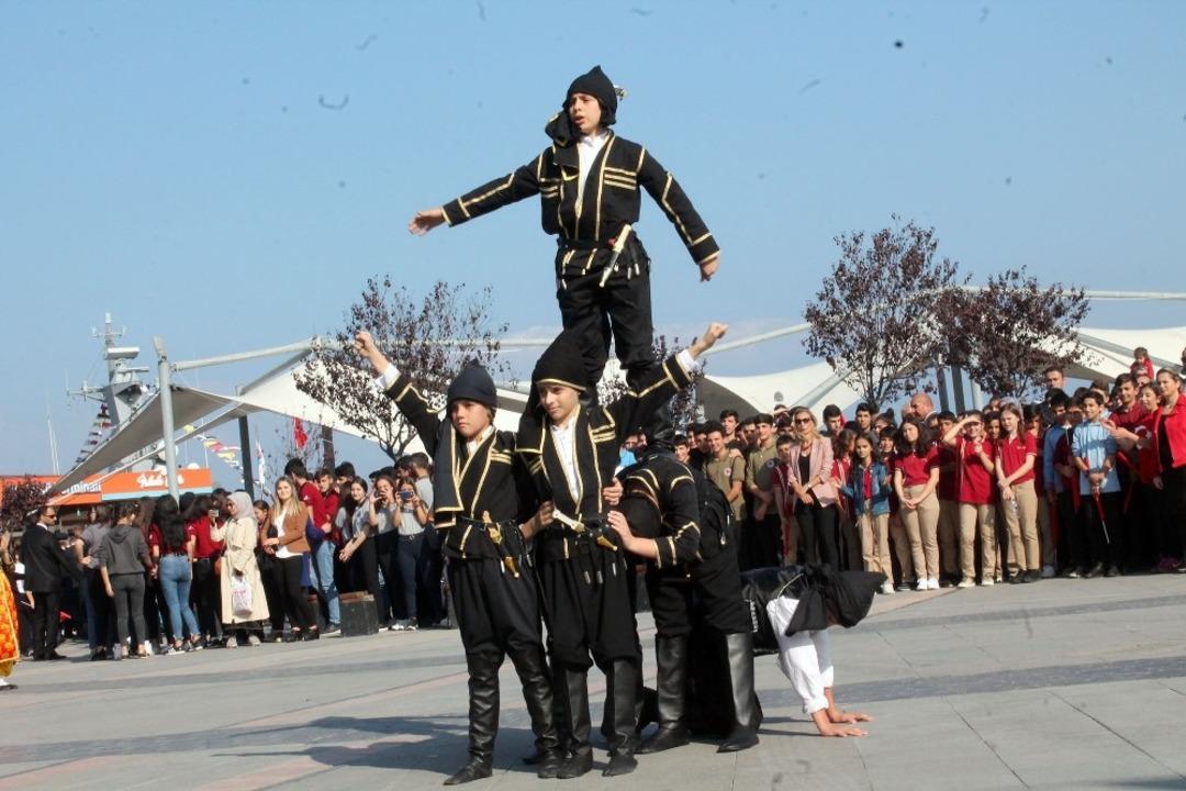 Cumhuriyet coşkusu Yalova&rsquo;da meydanlara sığmadı