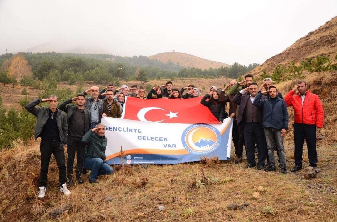 Cumhuriyetin 96. yılında 96 fidan toprakla buluştu