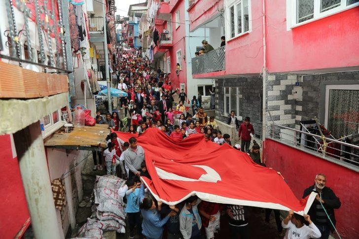 Romanlardan Cumhuriyet Bayramı yürüyüşü G1