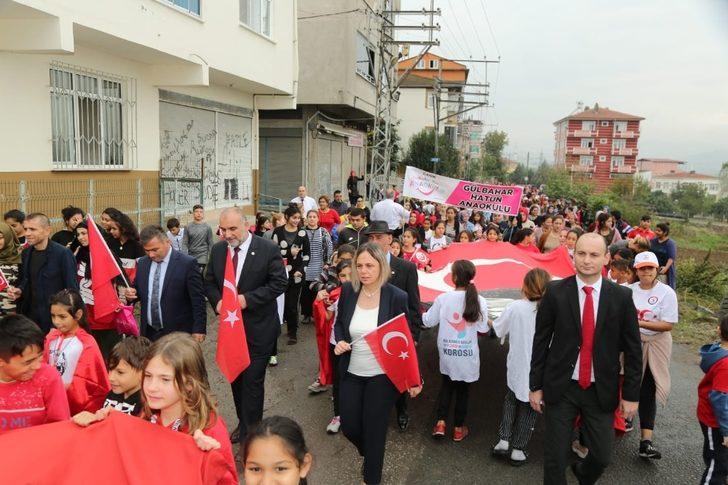 Romanlardan Cumhuriyet Bayramı yürüyüşü G4