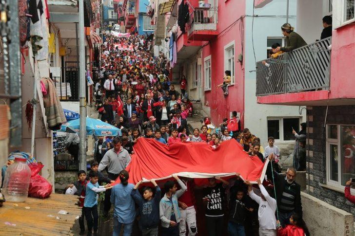 Romanlardan Cumhuriyet Bayramı yürüyüşü G5