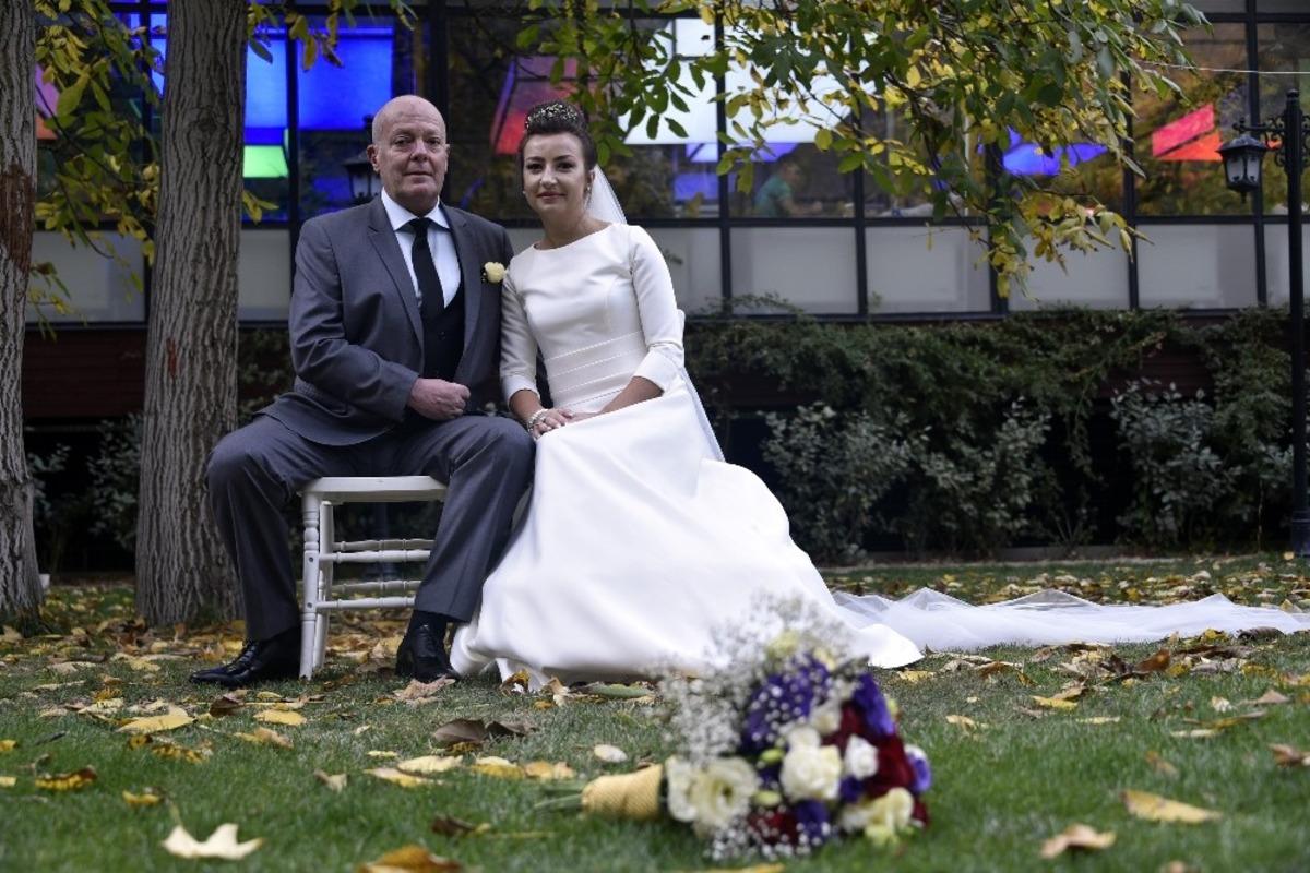 İtalyan ve Bulgar &ccedil;ift 15 yıl &ouml;nce tanıştıkları G&uuml;m&uuml;şhane&rsquo;de nikah kıydı
