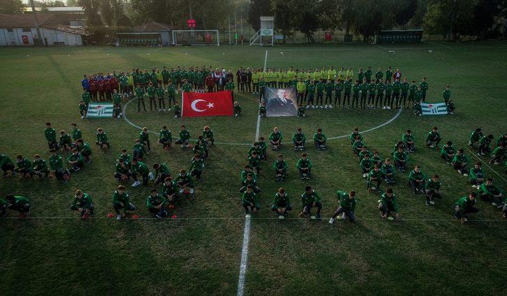 Bursaspor'dan 29 Ekim Cumhuriyet Bayramı koreografisi G3