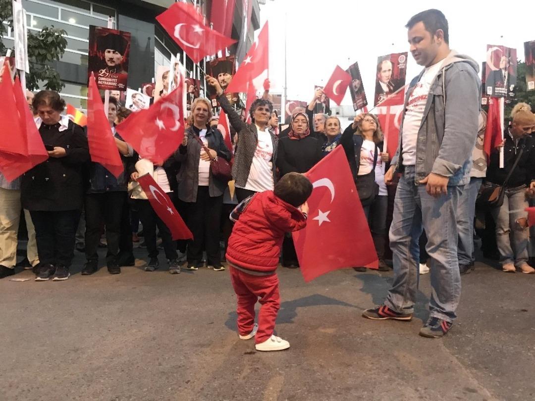 Maltepelilerden Cumhuriyet y&uuml;r&uuml;y&uuml;ş&uuml;