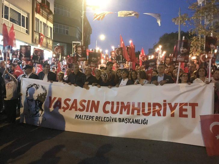 Maltepelilerden Cumhuriyet yürüyüşü G2