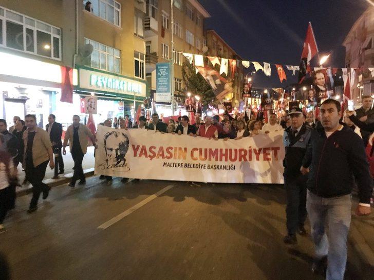 Maltepelilerden Cumhuriyet yürüyüşü G5