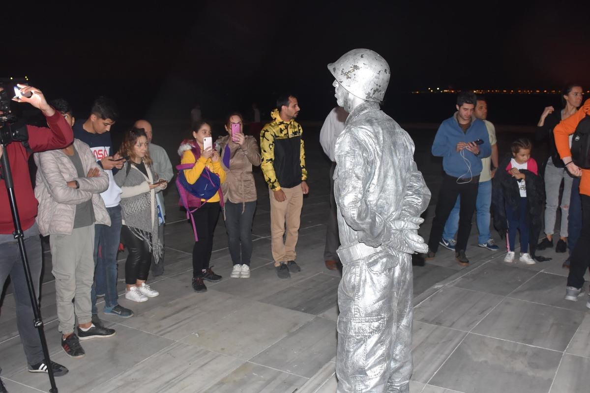 Asker selamı veren canlı heykel rekor kırdı (2)