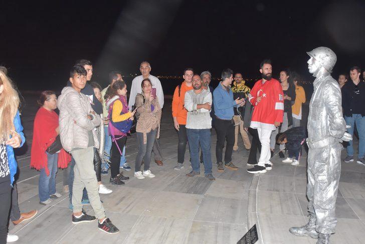 Asker selamı veren canlı heykel rekor kırdı (2) G4