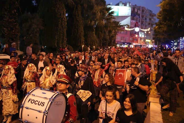 Aydın’da büyük Cumhuriyet yürüyüşü G2