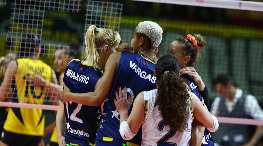 F.Bahçe VakıfBank'ı rahat geçti