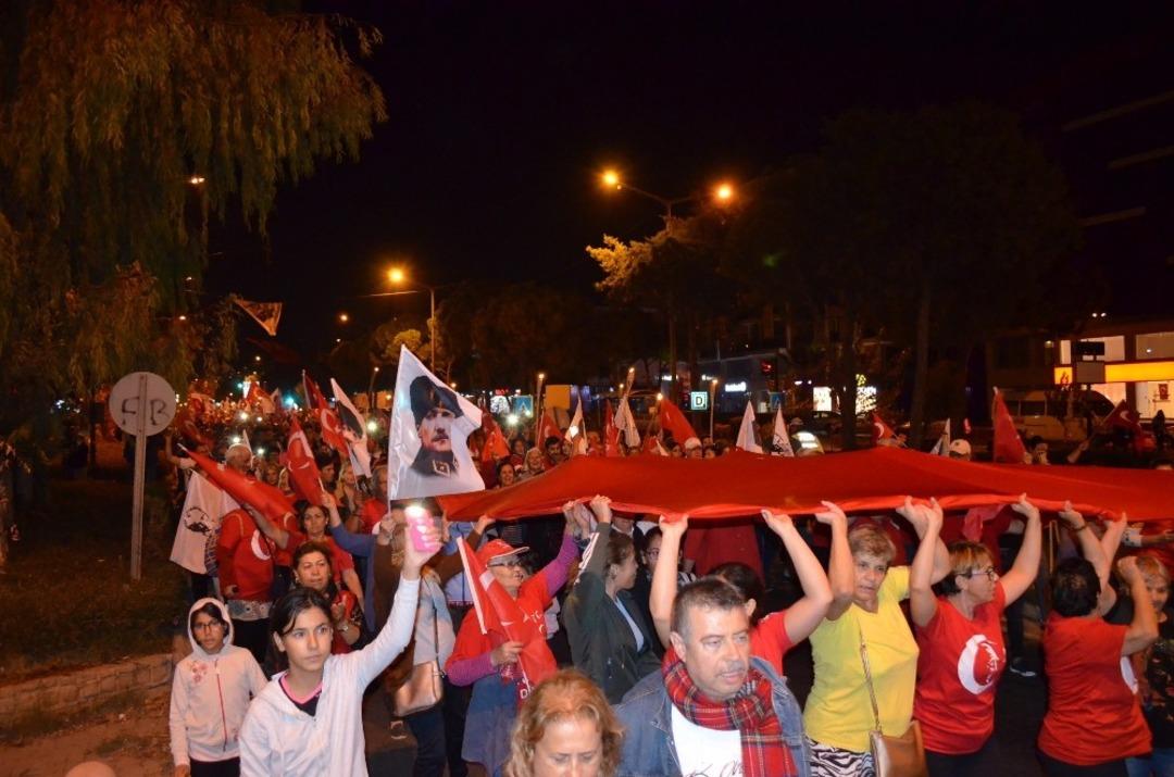 29 Ekim coşkusu Didim&rsquo;de meydanlarda kutlandı